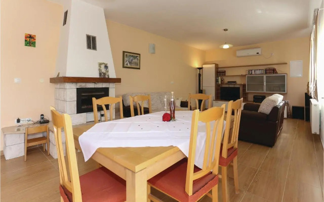Three-Bedroom Holiday Home in Kastel Stafilic