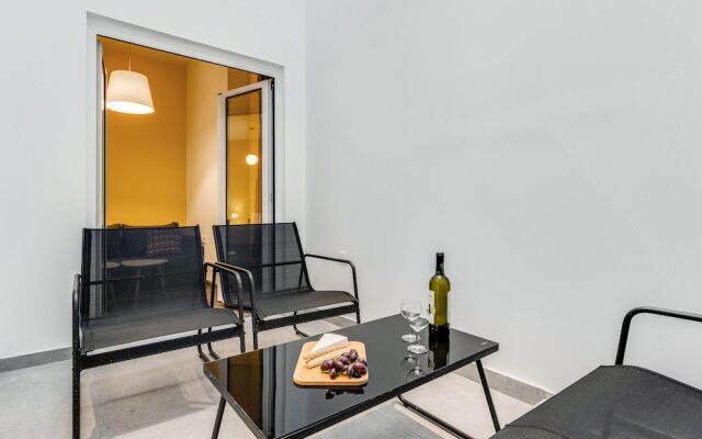 Sanders Home Suites - Charming Windowless Studio
