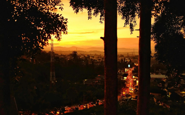 The Grand Hill Bistro Cafe & Resort Hotel