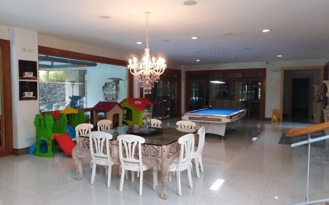 Whitehouse of the Lord of Scents