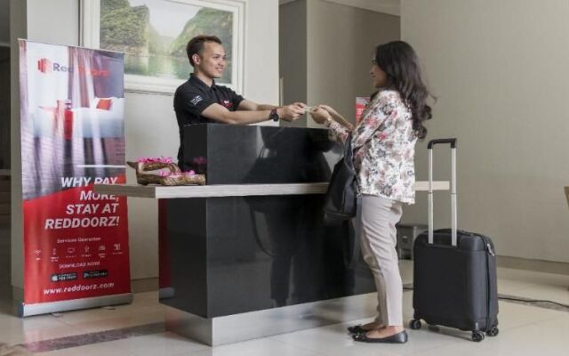 RedDoorz Apartment @ Serpong Green View