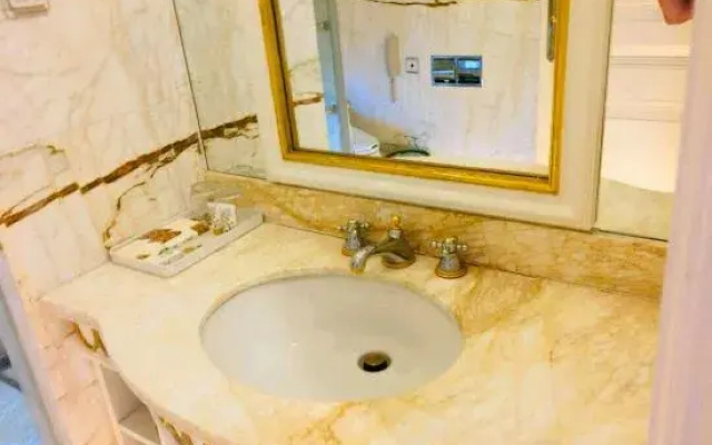Nantong Jinshi Apartment (Nantong University)