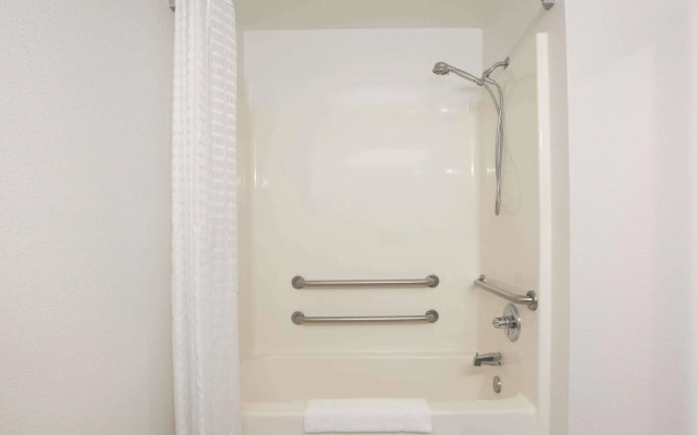 Howard Johnson Express Inn - Beckley