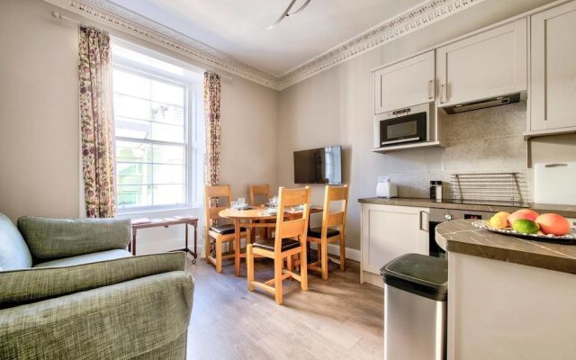 Beautifully Presented, Well Located, 2 bed apt