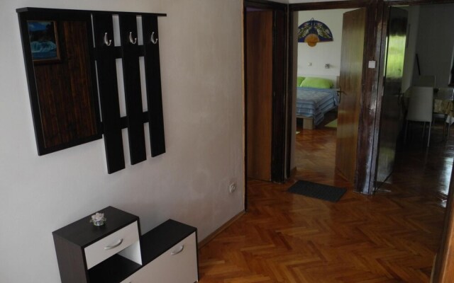 Apartment Jasminka 4 1 pax Dole