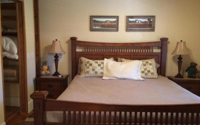 Calhoun House Inn & Suites