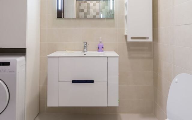 FM Luxury 1-BDR Apartment - C-O-L-O-R-S