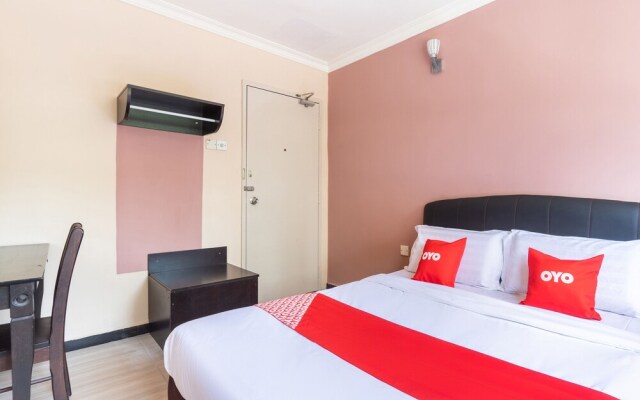 Oyo 89844 Green Villa Hotel