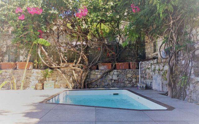 Taormina Tower Apartments