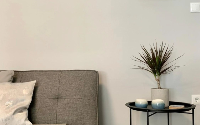 Nadia's apartment , Athens