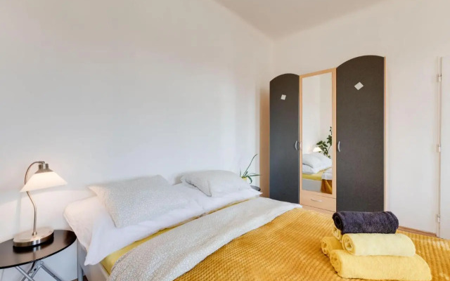 Sunshine Apartment near the City center