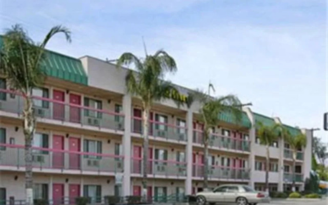 Days Inn By Wyndham Ontario Airport