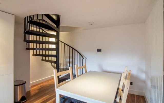 Duplex, 1BR Apartment, Sleeps 4, Newhaven Harbour