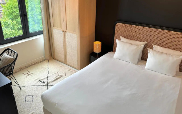 3 Room Luxury Design Apartment