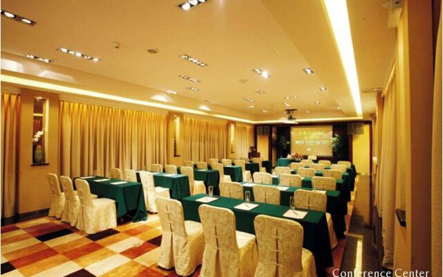 Hotel Royal Suites and Towers