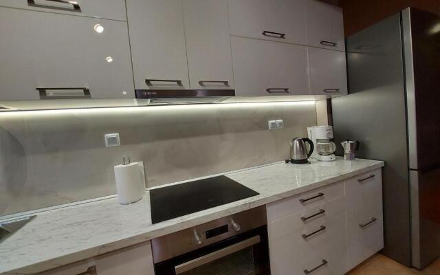 Veria Panorama Luxury Suite with Garden 2