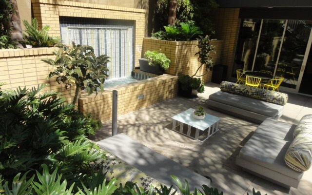 Heaven on Hollywood Boulevard Furnished Apartments