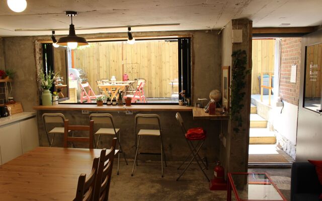 Bunk Guest House - Hostel