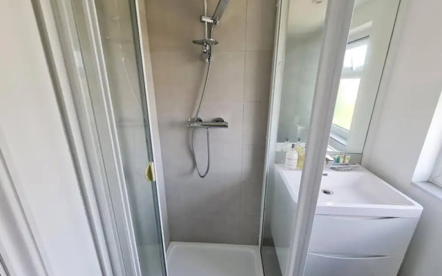 St Albans Stylish Suite With Kitchenette