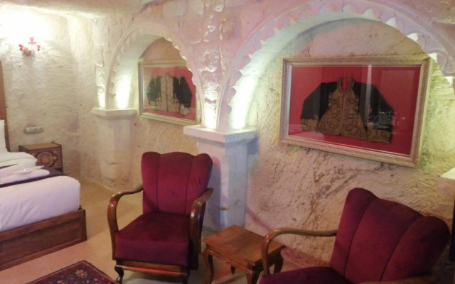 Solo Cave Suites