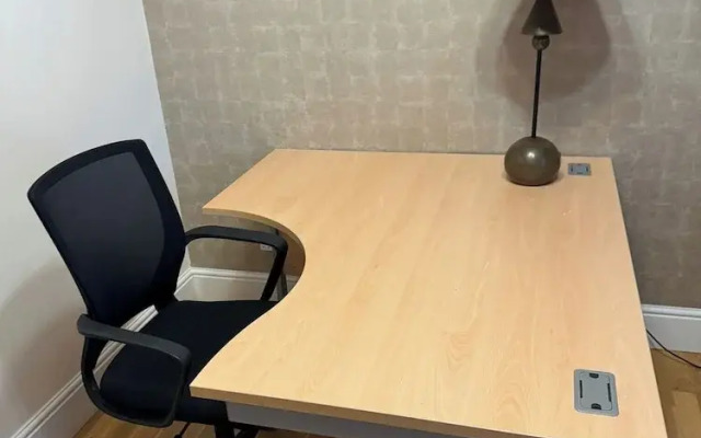 Executive Apartment, Woodford Mill, Witney
