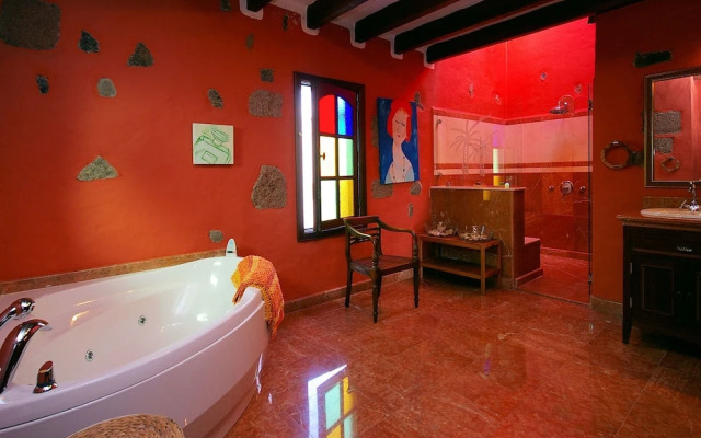 Comfortable Villa in Haría With Swimming Pool