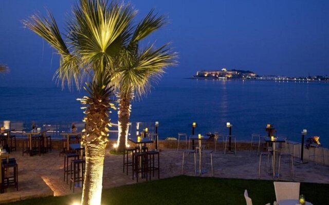 Cavo Seaside Suites