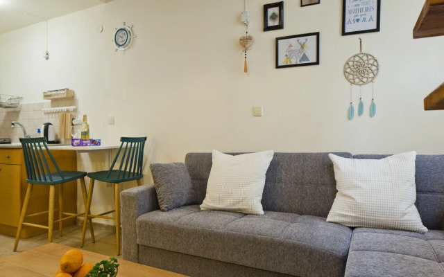 Stylish flat at Rothschild boulevard