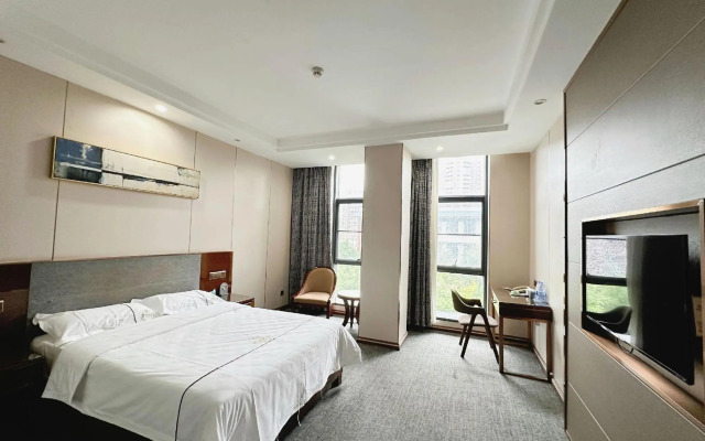Shangrong Business Hotel (Wuhan Julong Avenue Zhuoer Enterprise Headquarters)
