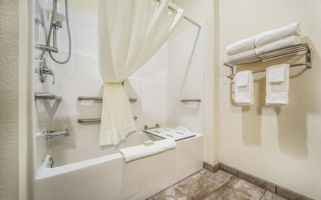 Cobblestone Hotel & Suites - Cozad