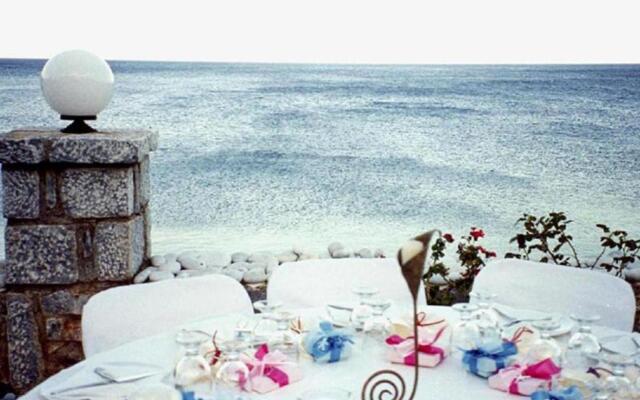 Lalloudes Seaside Accommodation