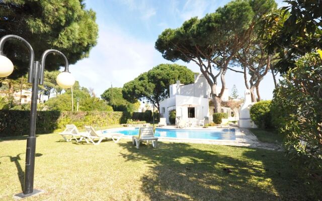 Beautiful Villa With Private Swimming Pool Near the Center of Vilamoura