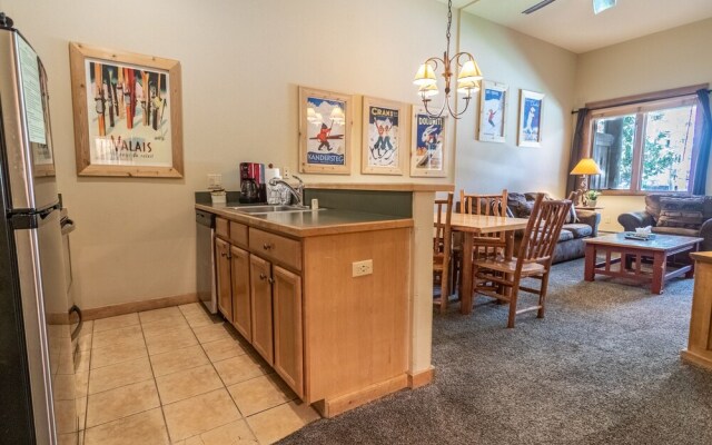 Arapahoe Lodge #8102 by Summit County Mountain Retreats