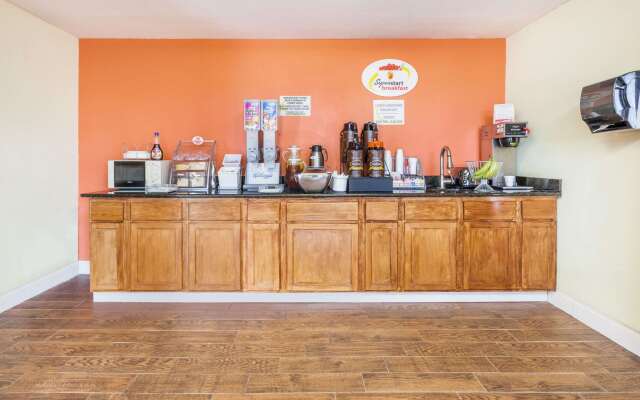 Super 8 by Wyndham Brookhaven