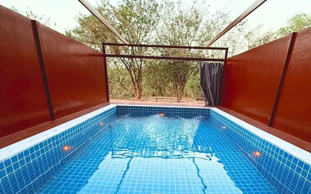 19 Degrees Resort