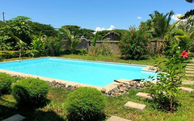 bungalow confortable avec piscine.