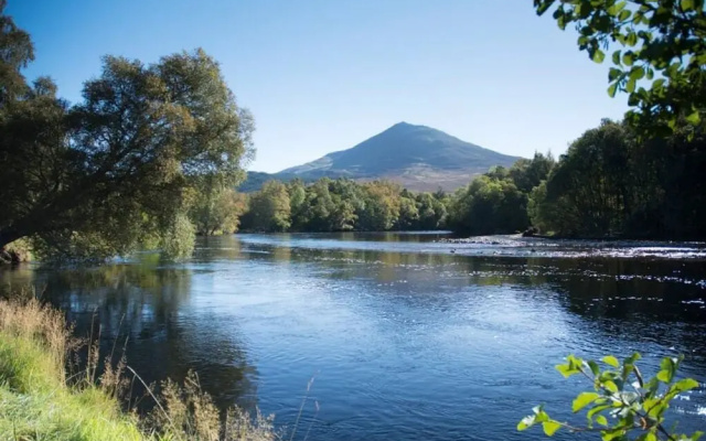 Loch Rannoch Highland Club Pine Marten Lodge 03