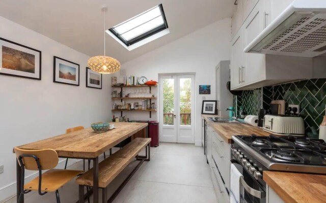 Bright 2 Bedroom Flat in Lower Clapton
