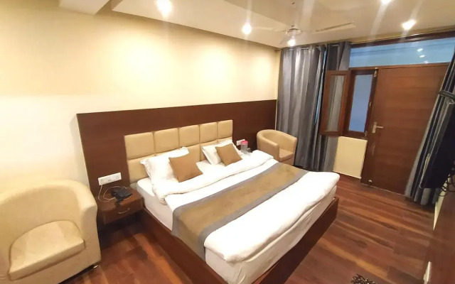 Hotel Samrat | On Mall Road with complimentary Parking