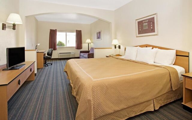 Days Inn & Suites Castle Rock