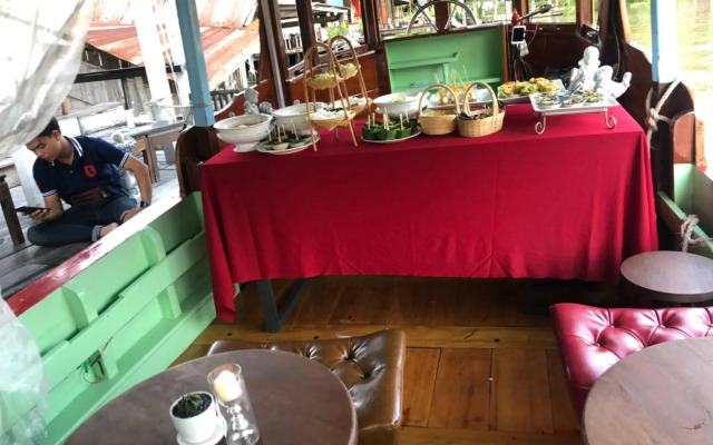 At Casa Guesthouse Amphawa