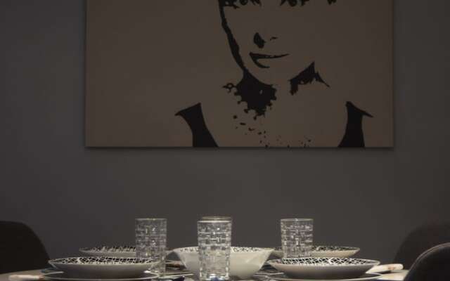 Comely Luxury Apt Must