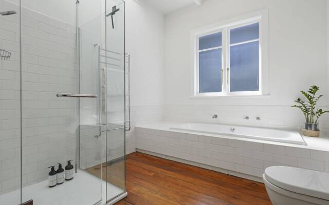 Grey Lynn - Grandeur - Cafe Lifestyle