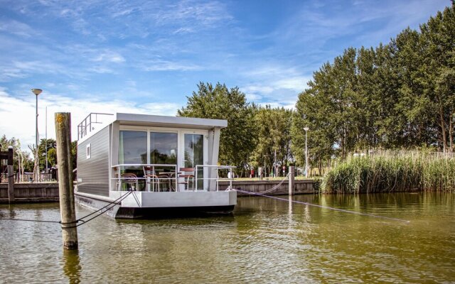Nice Ship/boat in Biddinghuizen With 2 Bedrooms and Wifi