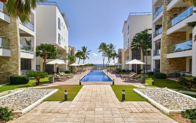Luxury Beach Condo With Ocean Views Bh-302