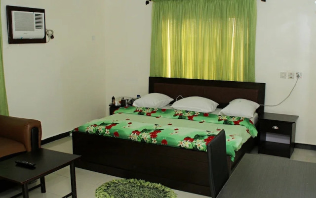 De Castle Luxury Home