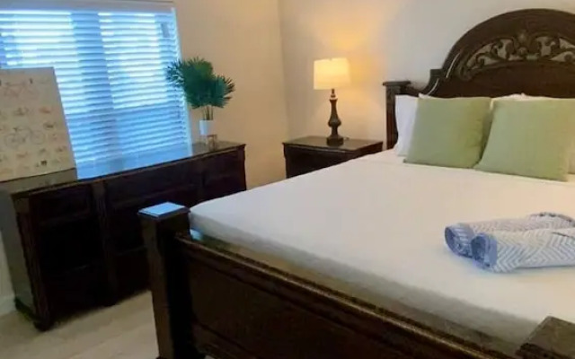 Oceanfront Condo on Seven Mile Beach