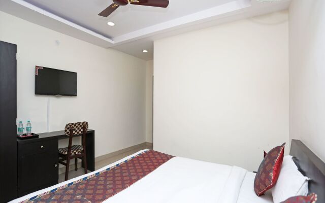 Hotel Sahu Near Kashi Vishwanath Temple Gate