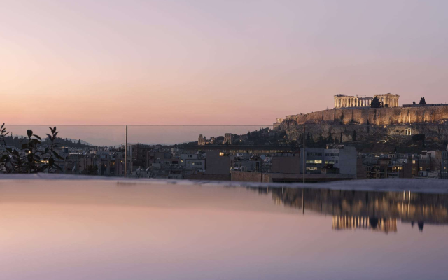 Monastik Living in Athina
