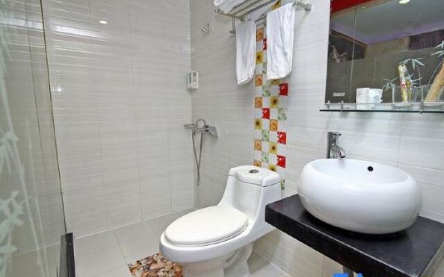 Binjia Hotel (Shanghai Chifeng Road Subway Station)